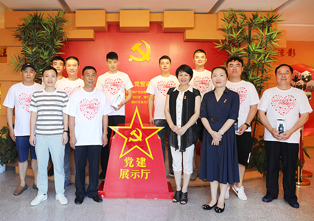 情暖退伍老兵 重拾紅色記憶丨綠之韻集團(tuán)黨委開展“八一”走訪慰問活動