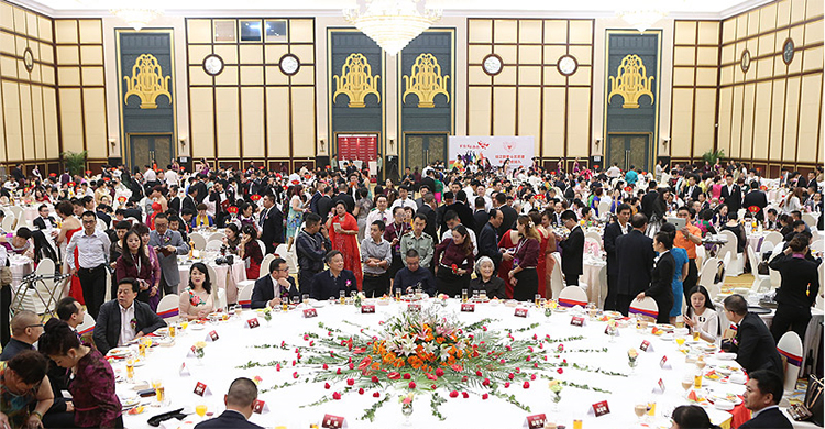 “家溫暖，愛相隨”——綠之韻2014慈善名流感恩答謝晚宴隆重舉行