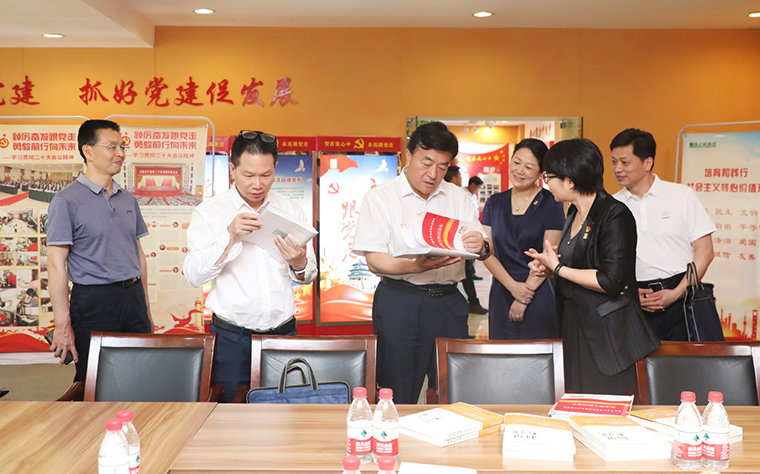 湖南省政協(xié)副主席李民一行蒞臨綠之韻集團(tuán)調(diào)研指導(dǎo)